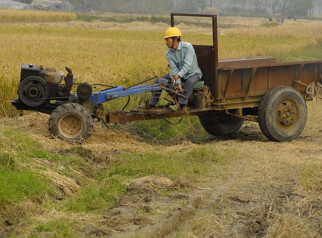 农用拖拉机打田机多少钱一台 农用拖拉机打田机多少钱一台